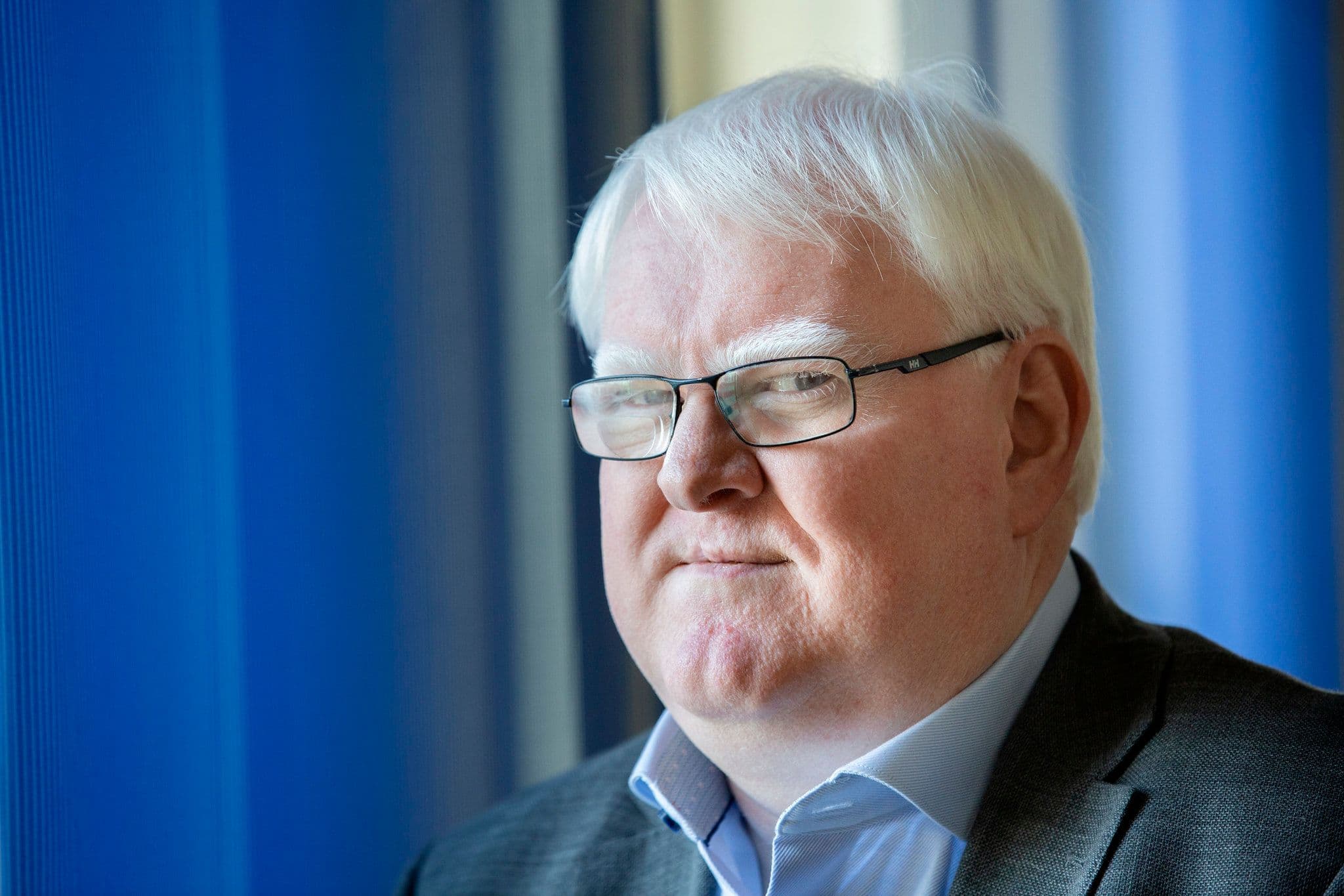 Styreleder i FFO, Terje Andre Olsen ser strengt inn i kameraet. Foto: Norges Blindeforbund