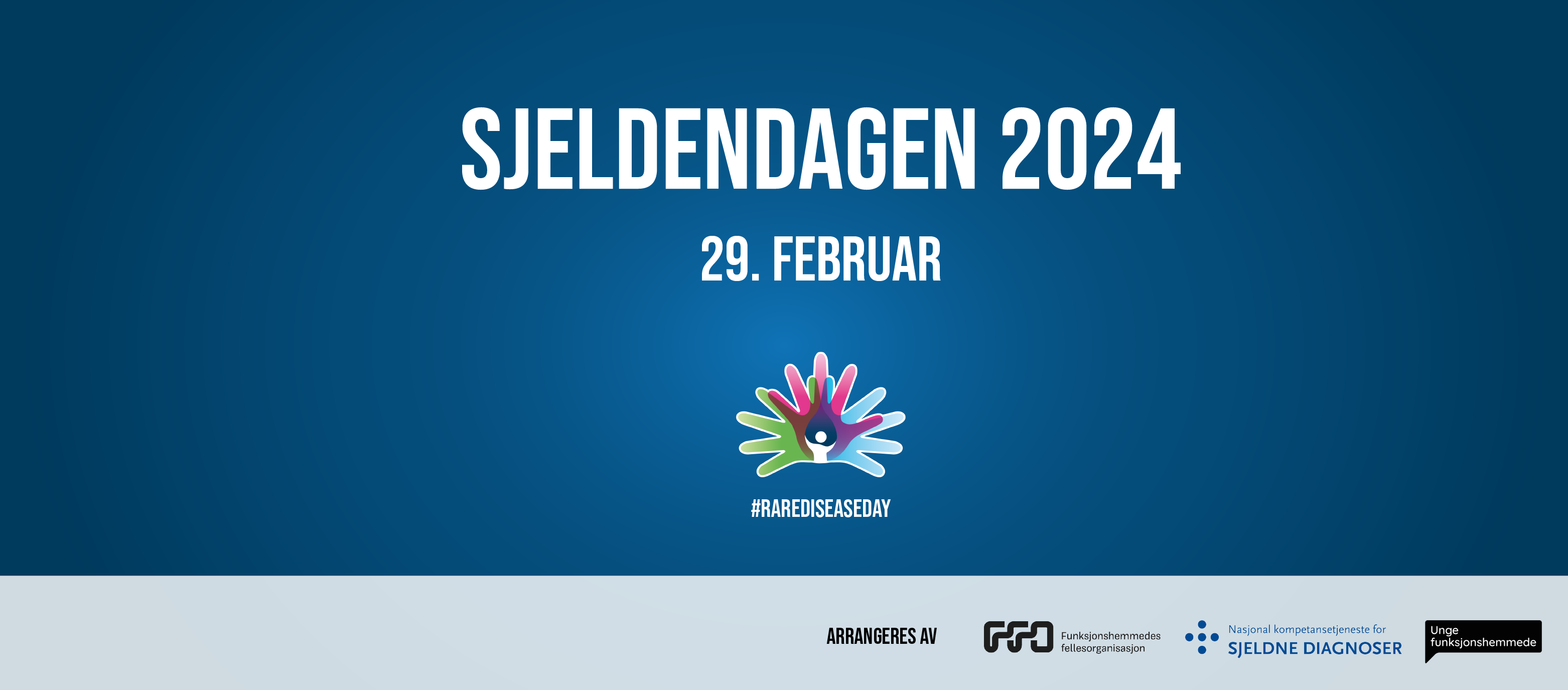 På en mørkeblå bakgrunn står teksten "Sjeldendagen 2024 29. februar" med hvit skrift. Under er det en fargerik logo. Dette er logoen til den internasjonale markeringen av Sjeldendagen. Under står emneknaggen rarediseaseday. På en lysere blå bakgrunn står det i svart skrift "arrangeres av Funksjonshemmedes fellesorganisasjon, nasjonaltkompetansesenter for sjeldne diagnoer og Unge funksjonshemmede.