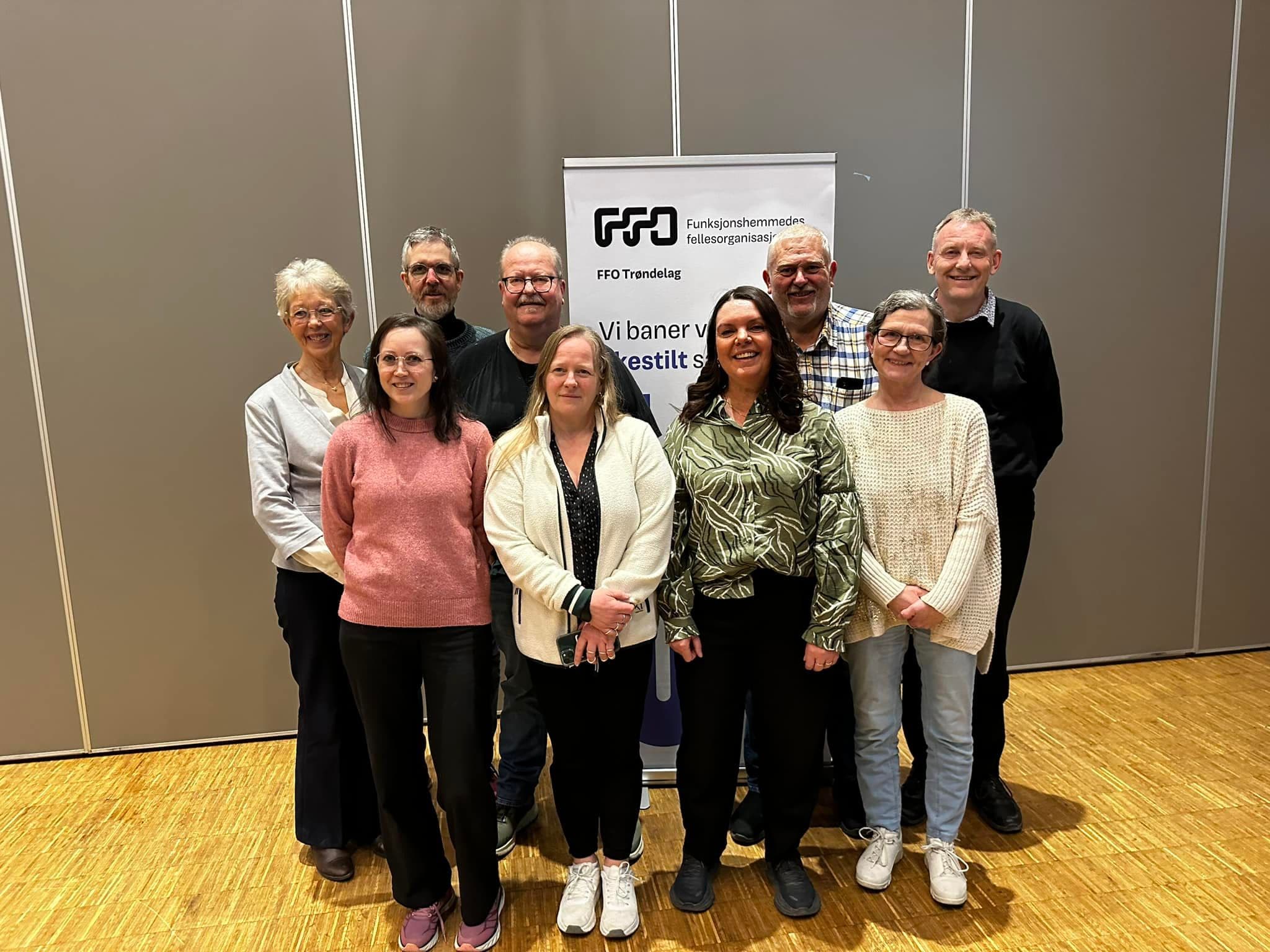 Styret til FFO Trøndelag består av:
fra venstre bakre rekke Ingrid Hallan, Stein Nervik, Olav Malmo, Ronny W. Andreassen , Per Ivar Myrbekk. Fremste rekke fra venstre Beate Moksnes, Tone M. Bratseth, Anita Hammervik og Margareth Berg.